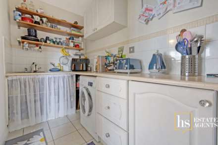Hillside Walk, Brentwood, Image 39
