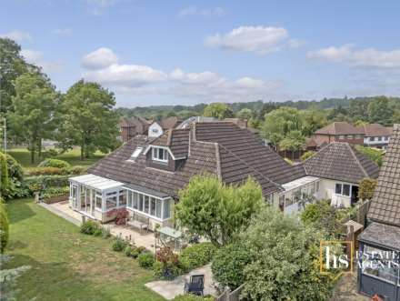 Hillside Walk, Brentwood, Image 5