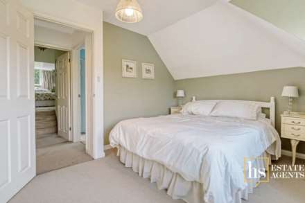 Hillside Walk, Brentwood, Image 7