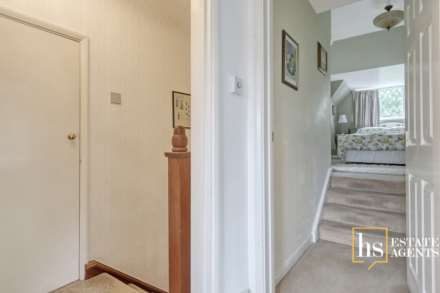 Hillside Walk, Brentwood, Image 9