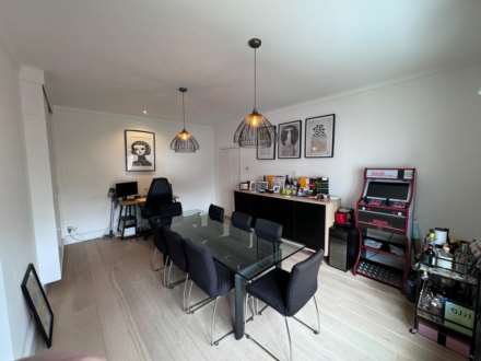 High Street, Brentwood, Image 4