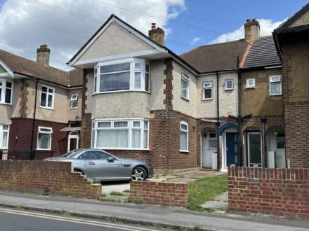 Esher Avenue, Romford