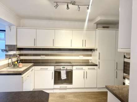 Newlands Close, Brentwood, Image 5