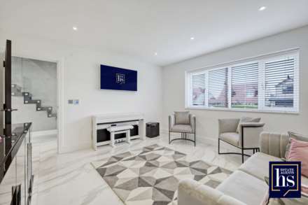 Great Berry Lane, Langdon Hills, Image 4