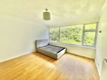 Cameron Close, Warley, Brentwood, Image 7