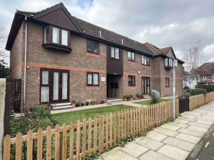 2 Bedroom Flat, Mawney Road, Romford