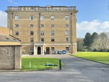 3 Bedroom Apartment, Thorndon Park, Ingrave