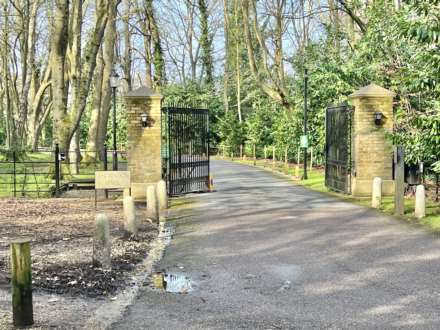 Thorndon Park, Ingrave, Image 2