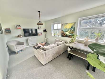 2 Bedroom Flat, St Helen`s Mews, Brentwood