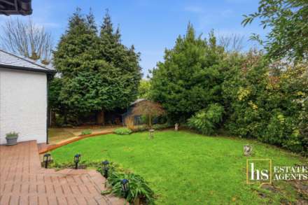 Fairfield Road, Brentwood, Image 17