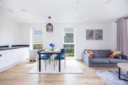 Peregrine Drive, Brentwood, Image 2