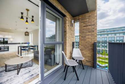 Peregrine Drive, Brentwood, Image 29
