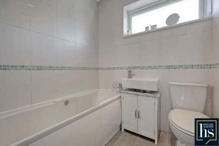 The Foxgloves, Billericay, Image 13
