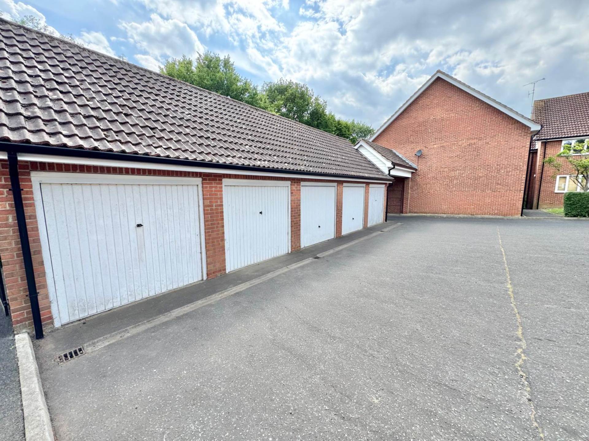 Warwick Court, Brentwood, Image 10