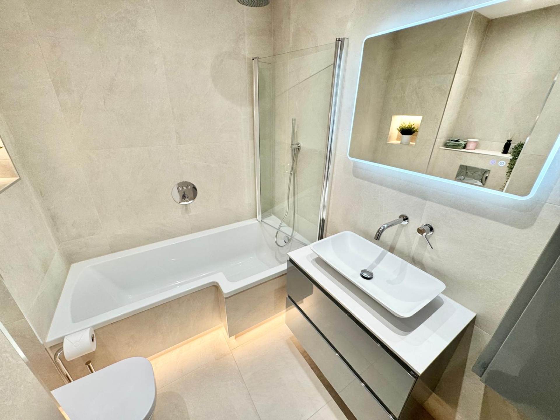 Warwick Court, Brentwood, Image 7