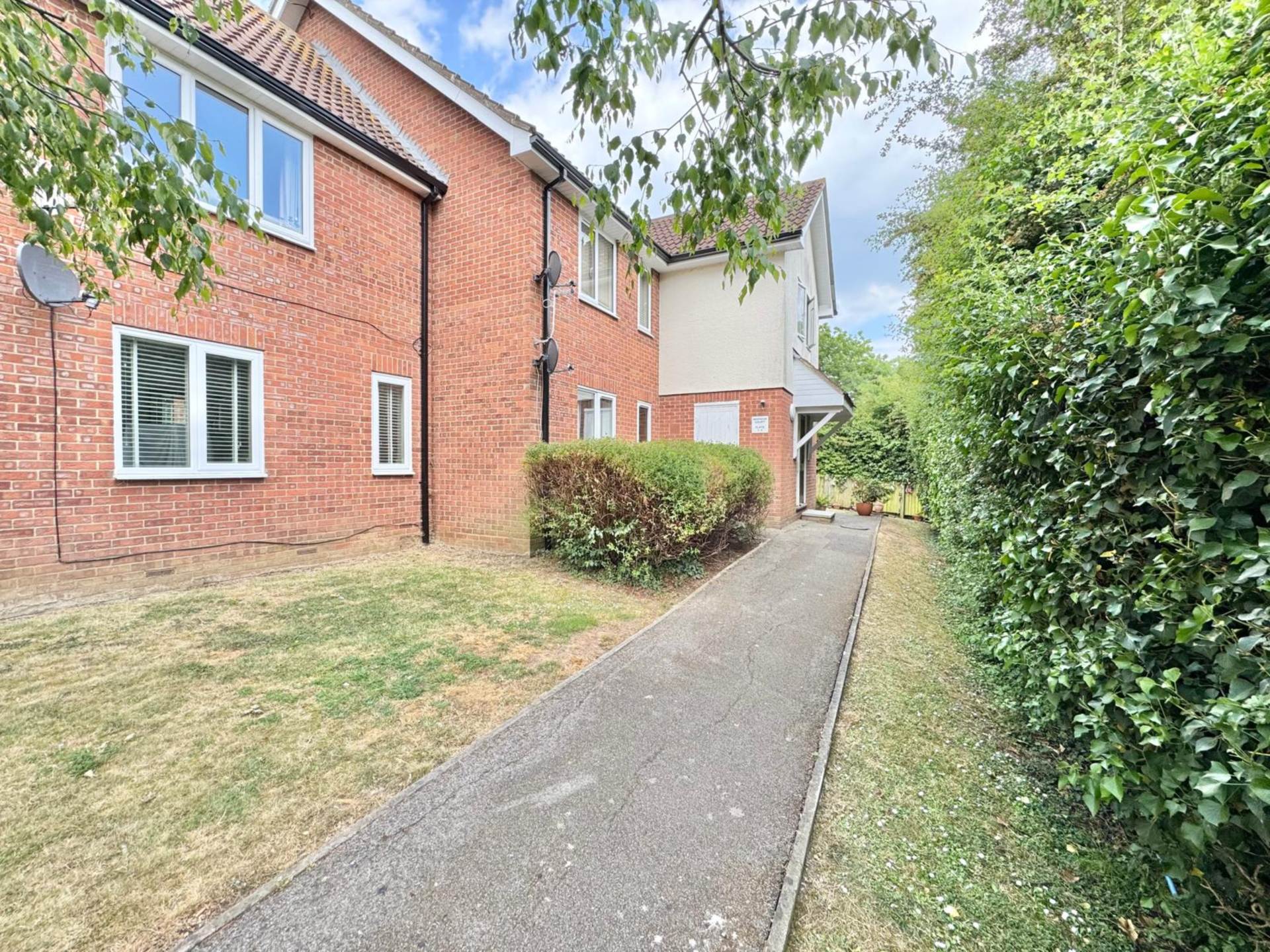 Warwick Court, Brentwood, Image 8