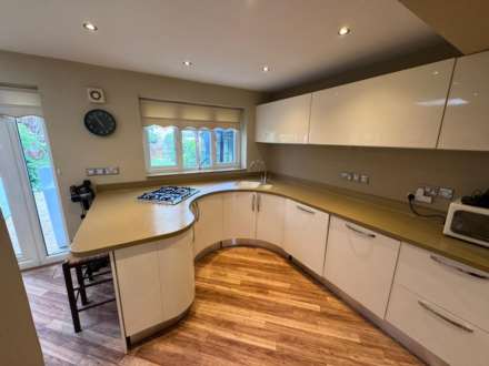 Manor Way, Brentwood, Image 2