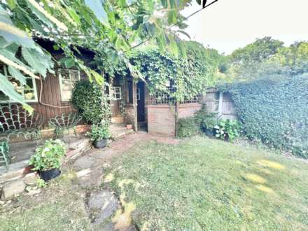 Hawthorne Avenue, Brentwood, Image 11
