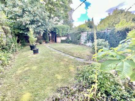 Hawthorne Avenue, Brentwood, Image 12