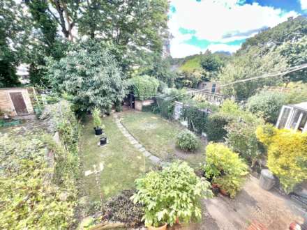 Hawthorne Avenue, Brentwood, Image 9