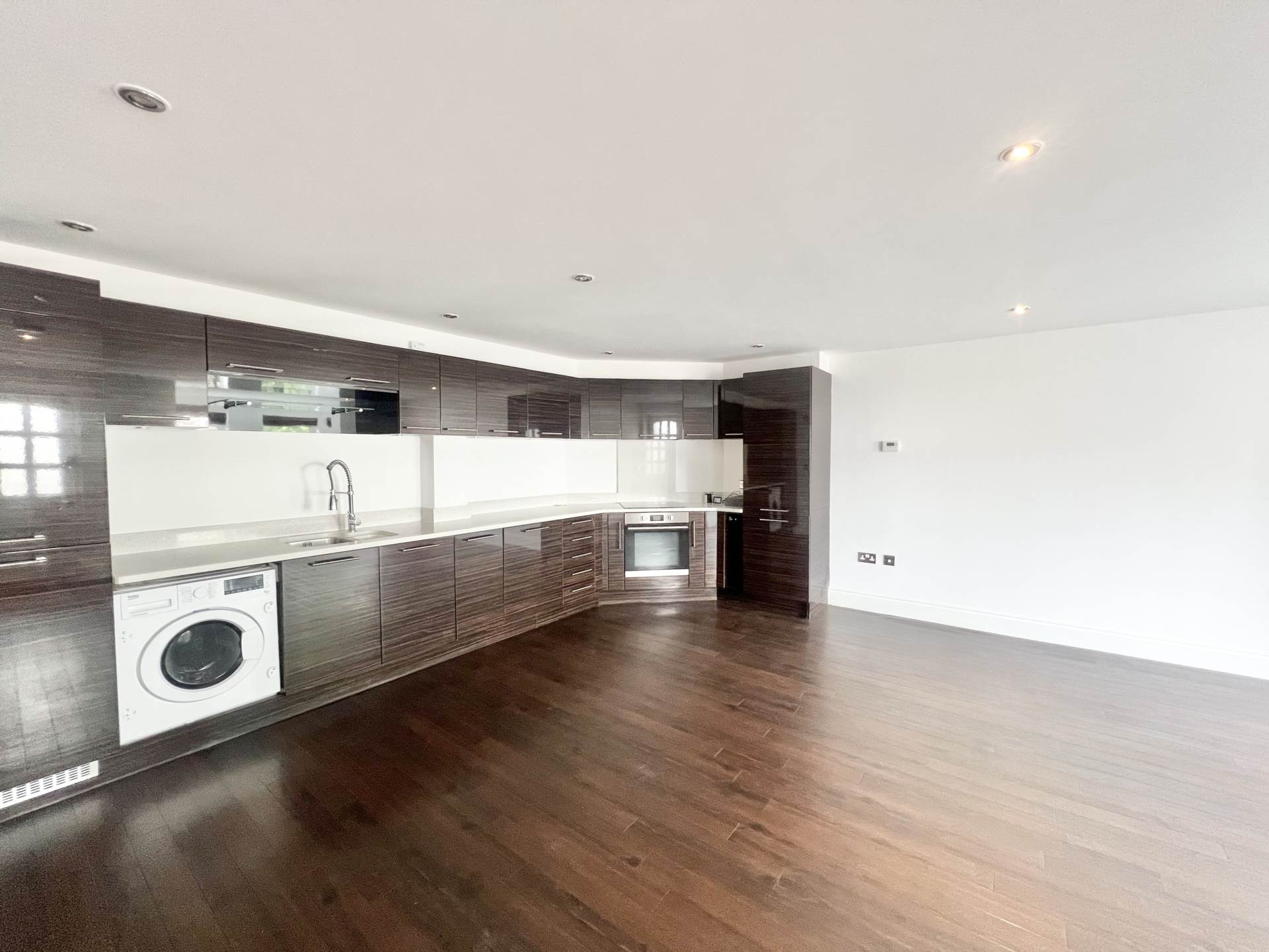 Avenue Road, Brentwood, Image 4