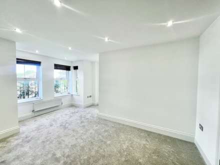 Avenue Road, Brentwood, Image 7