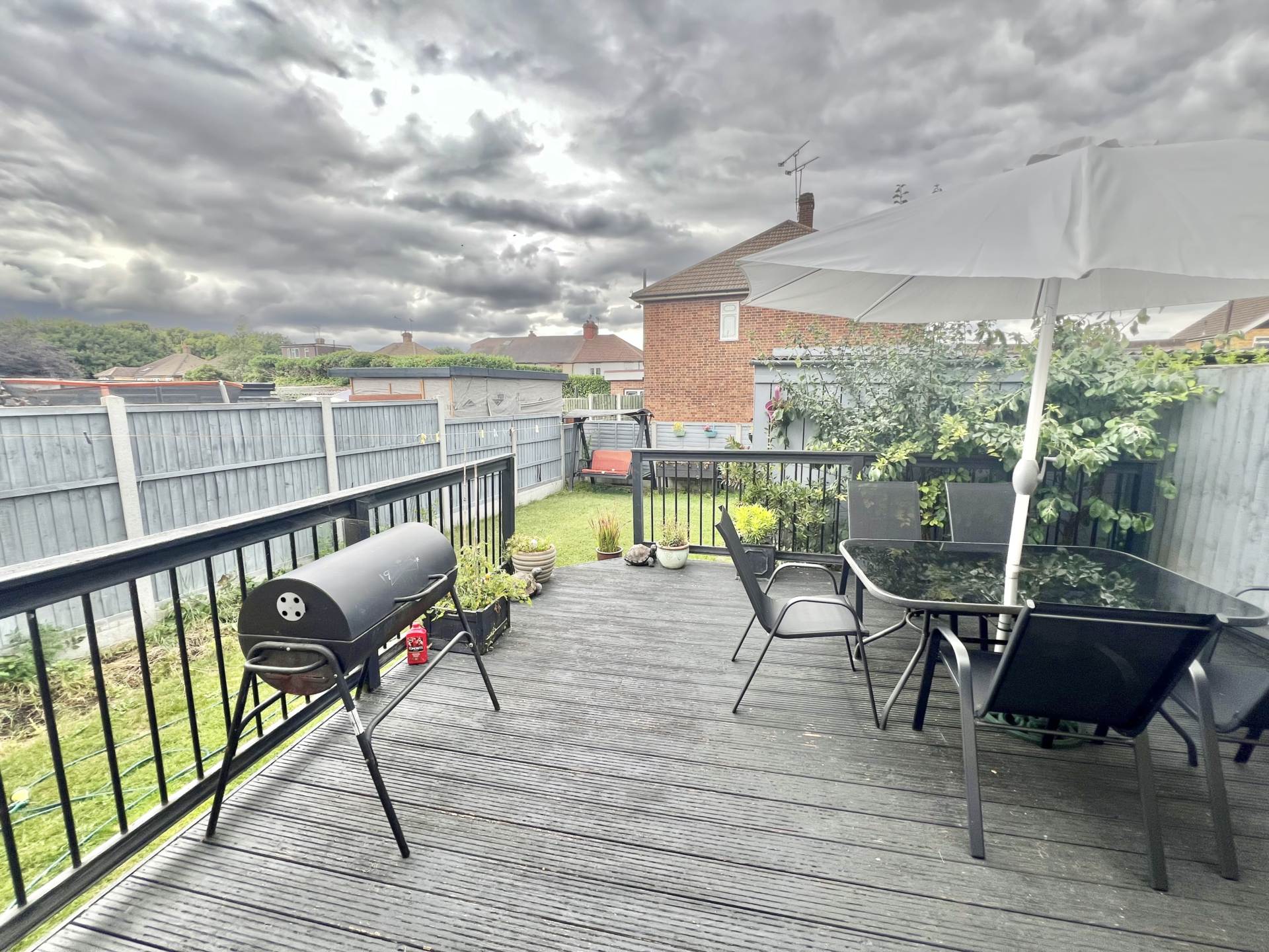 Karen Close, Brentwood, Image 10