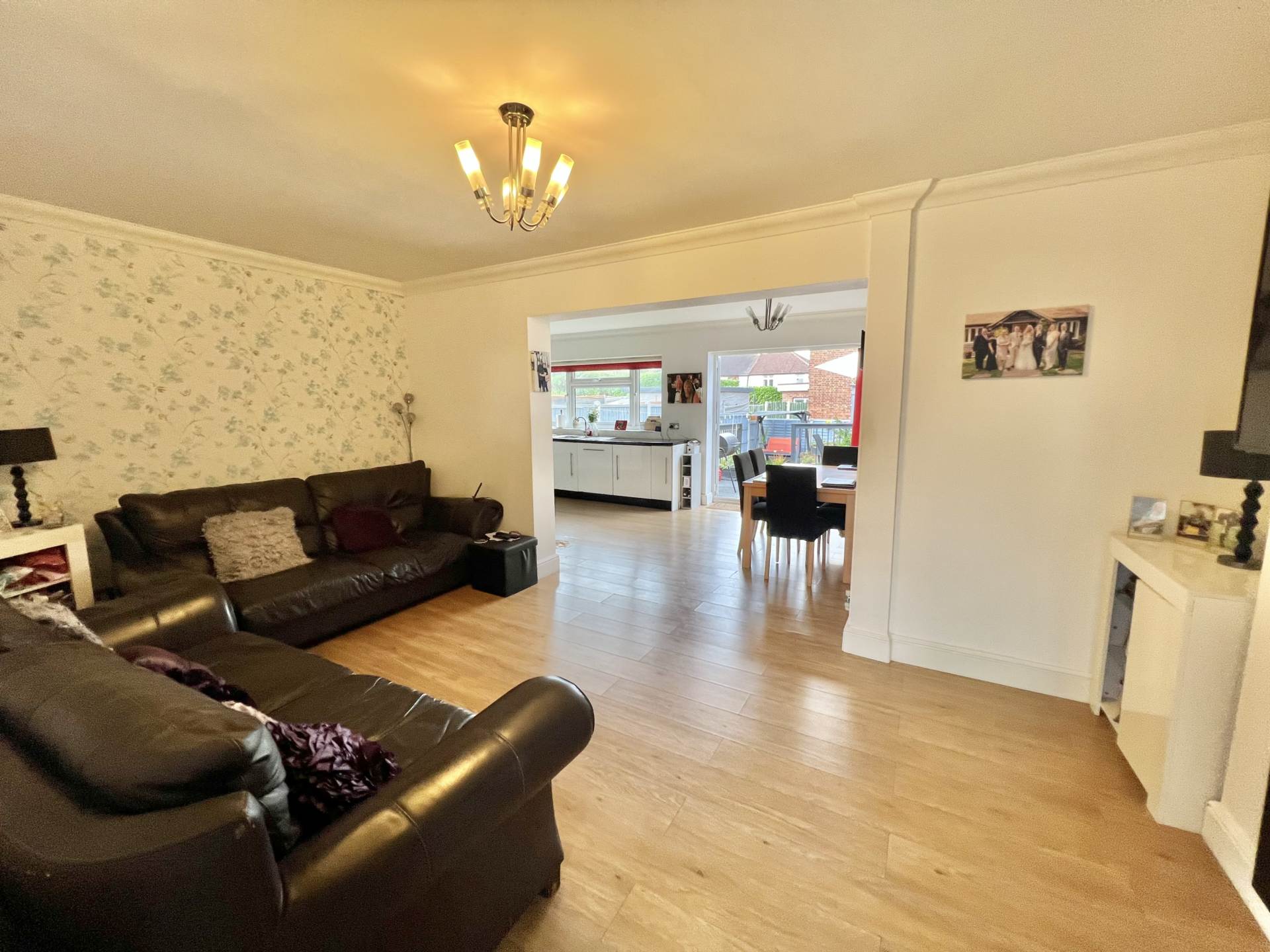 Karen Close, Brentwood, Image 3