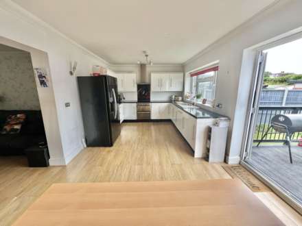 Karen Close, Brentwood, Image 2