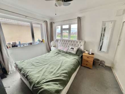 Karen Close, Brentwood, Image 6