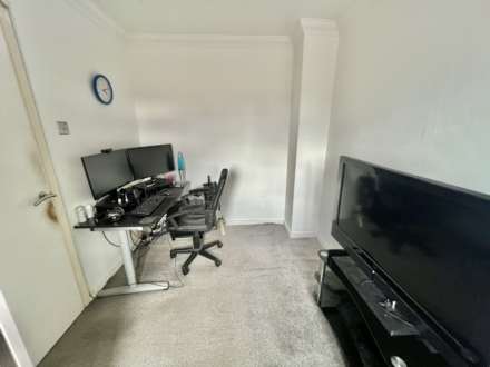 Karen Close, Brentwood, Image 8