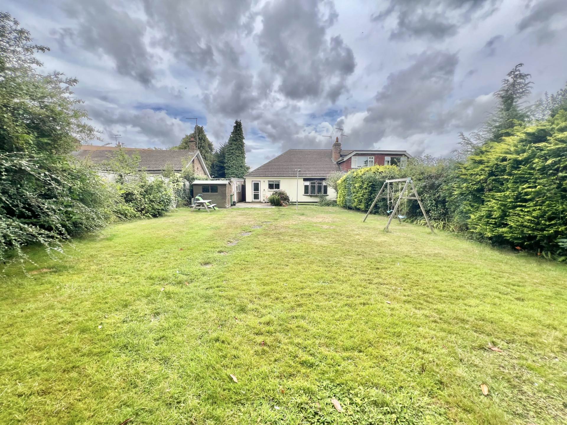 Peartrees, Ingrave, Image 9