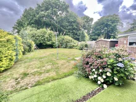 Peartrees, Ingrave, Image 10