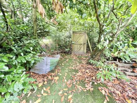 Peartrees, Ingrave, Image 12
