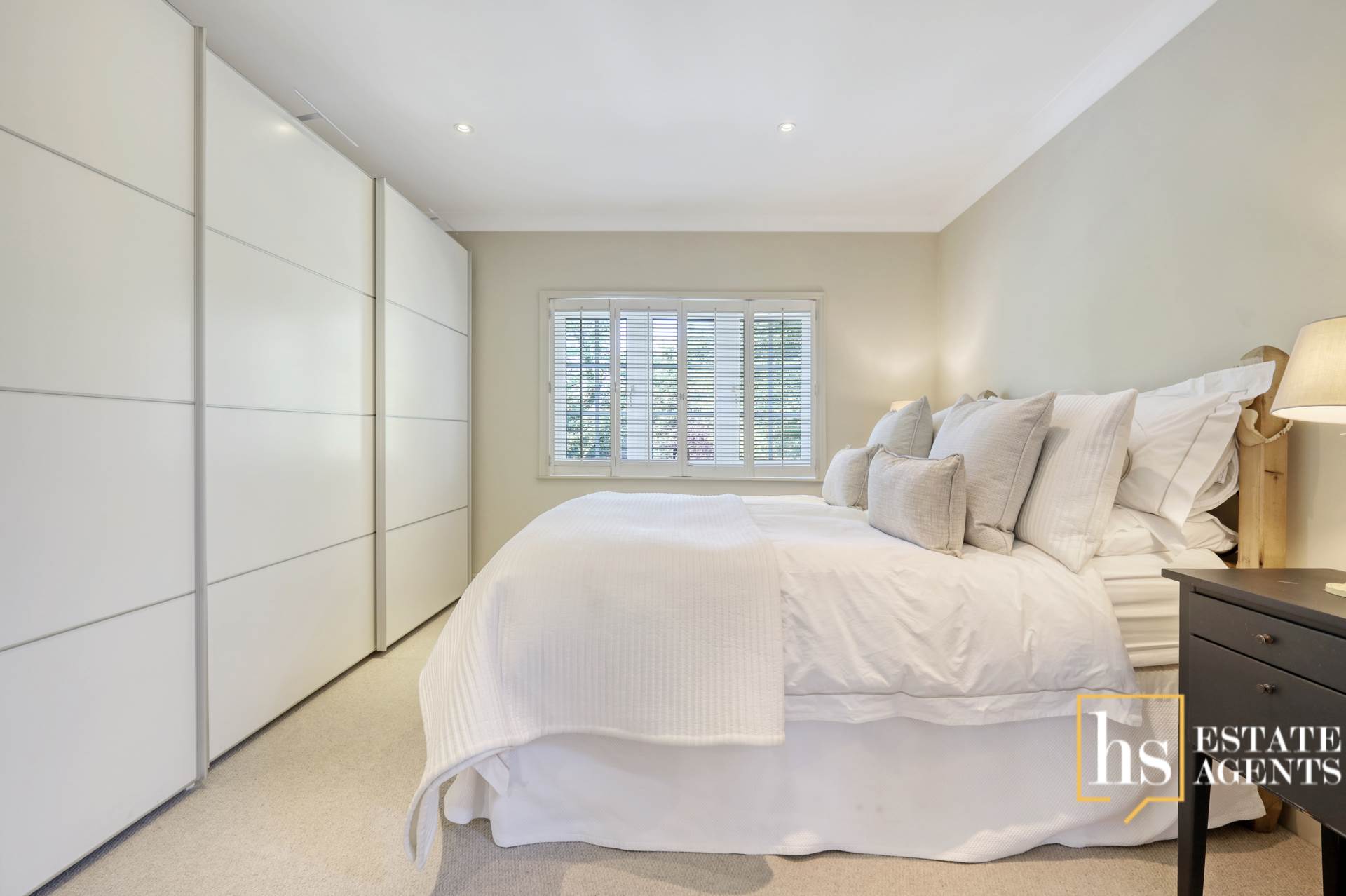 Hillside Walk, Brentwood, Image 16