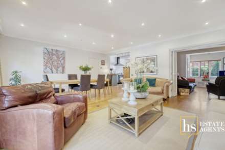 Hillside Walk, Brentwood, Image 10