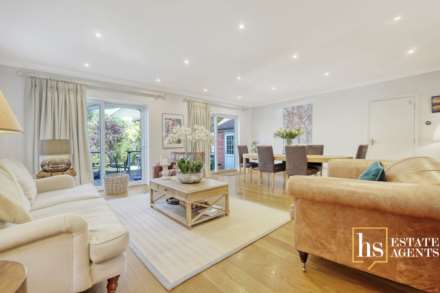 Hillside Walk, Brentwood, Image 13