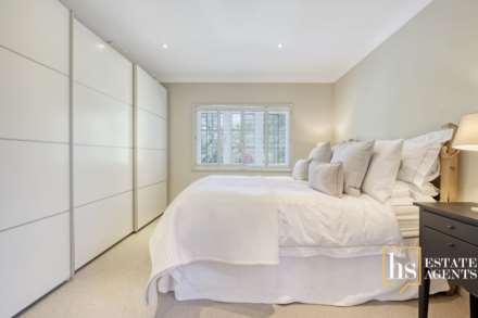 Hillside Walk, Brentwood, Image 16