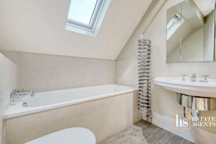 Hillside Walk, Brentwood, Image 17