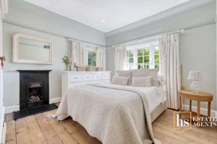 Hillside Walk, Brentwood, Image 19
