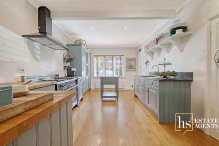 Hillside Walk, Brentwood, Image 2