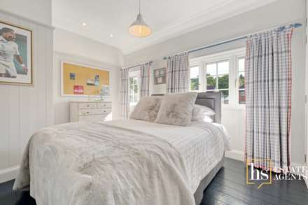 Hillside Walk, Brentwood, Image 24