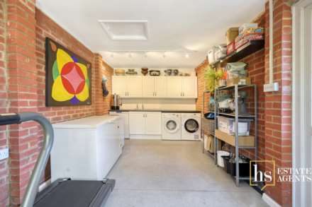 Hillside Walk, Brentwood, Image 27