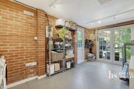 Hillside Walk, Brentwood, Image 28