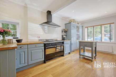 Hillside Walk, Brentwood, Image 3