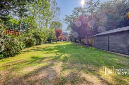 Hillside Walk, Brentwood, Image 31