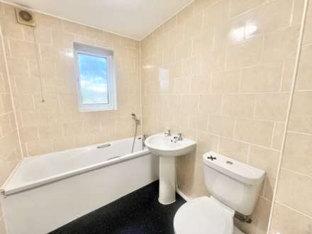 Latimer Drive, Hornchurch, Image 8