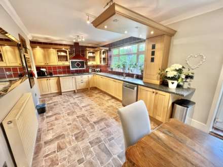 Hazelwood Gardens, Pilgrims Hatch, Brentwood, Image 3