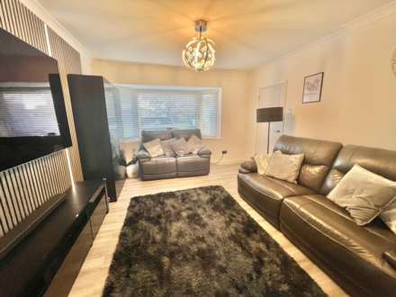 Thrift Green, Brentwood, Image 2