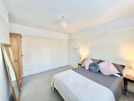 Westwood Avenue, Brentwood, Image 13